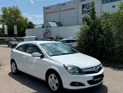 Weiß Gebraucht 2009 Opel Vectra GTS Kleinwagen | 2.000 €