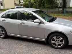 Grau Gebraucht 2004 Honda Accord Comfort Limousine | 1.000 €