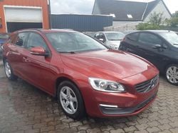 Rot Gebraucht 2016 Volvo V60 Kinetic Kombi | 7.490 € (Superpreis)