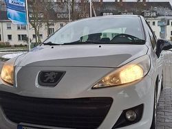Weiß Gebraucht 2011 Peugeot 207 Kleinwagen | 2.350 €
