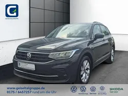 Uranograu Gebraucht 2023 VW Tiguan Life SUV | 29.830 € (Superpreis)