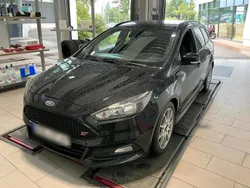 Schwarz Gebraucht 2015 Ford Focus Kombi | 7.995 € (Guter Preis)