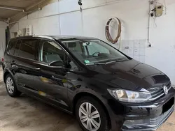 Schwarz Gebraucht 2018 VW Touran Van / Kleinbus | 12.500 €