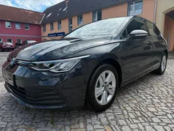 Grau Gebraucht 2024 VW Golf VIII Life Limousine | 22.550 € (Fairer Preis)