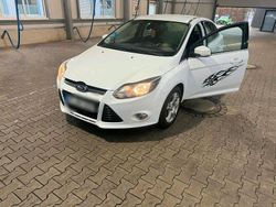Weiß Gebraucht 2012 Ford Focus Limousine | 4.500 € (Etwas zu teuer)