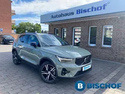 Grün Gebraucht 2024 Volvo XC40 Plus SUV | 38.790 € (Fairer Preis)
