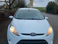 Weiß Gebraucht 2009 Ford Fiesta Kleinwagen | 2.000 € (Etwas zu teuer)