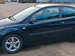 Blau Gebraucht 2007 Ford Focus Trend Coupé | 2.750 €