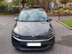 Grau Gebraucht 2017 VW Touran Sound Van / Kleinbus | 20.800 € (Fairer Preis)