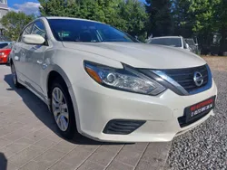 Weiß Gebraucht 2017 Nissan Altima Limousine | 4.999 €