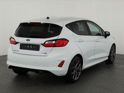 Frostweiß frostweiß Gebraucht 2022 Ford Fiesta ST-Line Kleinwagen | 17.611 € (Fairer Preis)