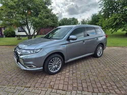 Platinumgrau (m) (metallic) Gebraucht 2021 Mitsubishi Outlander P-HEV Top SUV | 24.990 € (Etwas zu teuer)