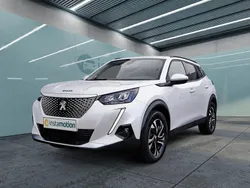 Weiß Gebraucht 2021 Peugeot e-2008 SUV | 18.949 € (Fairer Preis)