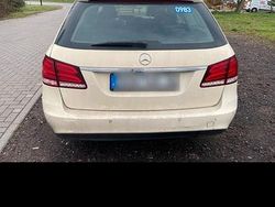 Gelb Gebraucht 2016 Mercedes E200 Kombi | 3.000 €