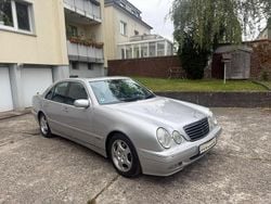 Grau Gebraucht 2003 Mercedes E280 Avantgarde Limousine | 5.800 €