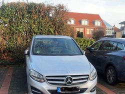 Silber Gebraucht 2015 Mercedes B180 Van / Kleinbus | 11.300 € (Fairer Preis)