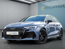 Grau Neu 2025 Audi RS3 Sportback Kleinwagen | 70.299 €