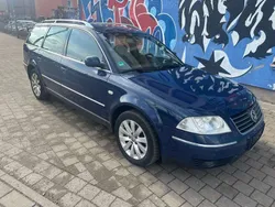 Blau Gebraucht 2003 VW Passat Comfortline Kombi | 550 € (Superpreis)