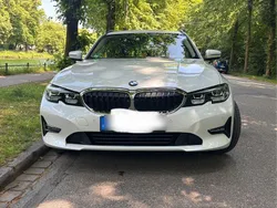 Weiß Gebraucht 2022 BMW 320 Advantage Kombi | 27.300 € (Superpreis)