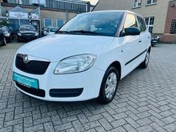 Weiß Gebraucht 2010 Skoda Fabia Classic Kleinwagen | 2.790 € (Fairer Preis)