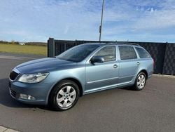 Grau Gebraucht 2011 Skoda Octavia Impuls Edition Limousine | 2.700 € (Superpreis)