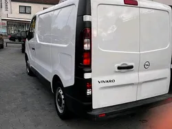 Weiß Gebraucht 2018 Opel Vivaro Van | 13.200 € (Etwas zu teuer)