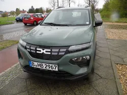 Grün Gebraucht 2023 Dacia Spring Essentiel Kleinwagen | 13.000 € (Fairer Preis)