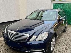 Blau Gebraucht 2012 Mercedes E200 Elegance Kombi | 10.500 €