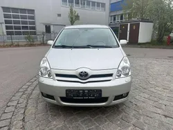 Silver metallic Gebraucht 2006 Toyota Corolla Verso Luna Van / Kleinbus | 3.999 € (Fairer Preis)