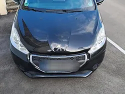 Schwarz Gebraucht 2025 Peugeot 208 Kleinwagen | 5.500 €