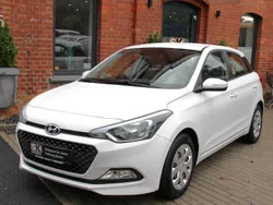 Weiß Gebraucht 2016 Hyundai i20 Kleinwagen | 8.600 € (Fairer Preis)