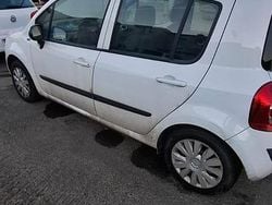 Weiß Gebraucht 2012 Renault Modus Van / Kleinbus | 3.300 €