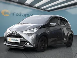Grau Gebraucht 2021 Toyota Aygo Kleinwagen | 13.849 € (Teuer)