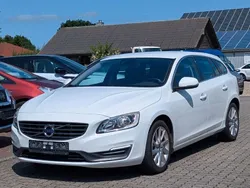 Weiß Gebraucht 2015 Volvo V60 Momentum Kombi | 10.980 € (Fairer Preis)