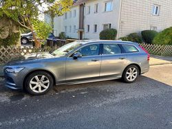 Grau Gebraucht 2019 Volvo V90 Momentum Kombi | 22.399 € (Fairer Preis)