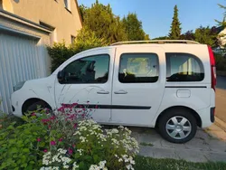 Weiß Gebraucht 2015 Renault Kangoo Happy Family Van / Kleinbus | 6.500 € (Fairer Preis)