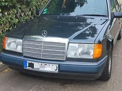 Schwarz Gebraucht 1991 Mercedes E200 Kombi | 5.500 €