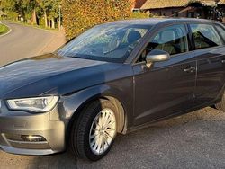 Grau Gebraucht 2014 Audi A3 Sportback Attraction Limousine | 13.250 € (Fairer Preis)