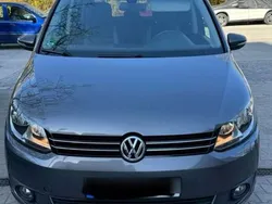 Grau Gebraucht 2013 VW Touran Van / Kleinbus | 9.000 € (Etwas zu teuer)