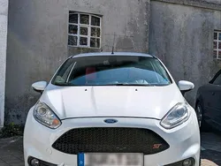 Weiß Gebraucht 2016 Ford Fiesta ST Kleinwagen | 10.000 €