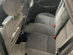 Grau Gebraucht 2004 Ford Focus Kombi | 1.500 €