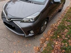 Grau Gebraucht 2015 Toyota Yaris Comfort Kleinwagen | 7.250 € (Superpreis)