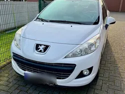 Weiß Gebraucht 2012 Peugeot 207 Limousine | 4.400 € (Fairer Preis)