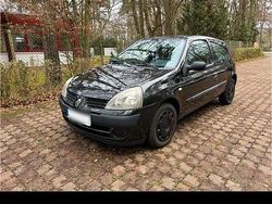 Schwarz Gebraucht 2005 Renault Clio II Kleinwagen | 1.500 € (Etwas zu teuer)