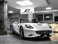 Grau Gebraucht 2011 Ferrari California Cabrio | 134.900 €