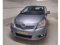 Silber Gebraucht 2012 Toyota Verso Multidrive S Van / Kleinbus | 8.400 € (Fairer Preis)