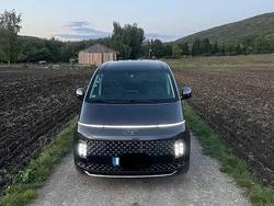 Grau Gebraucht 2022 Hyundai Staria Signature Van | 43.400 € (Fairer Preis)