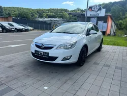 Weiß Gebraucht 2010 Opel Astra Selection Limousine | 3.199 € (Fairer Preis)