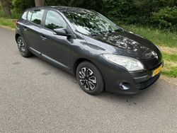 Grau Gebraucht 2011 Renault Mégane III Expression Limousine | 2.950 € (Fairer Preis)