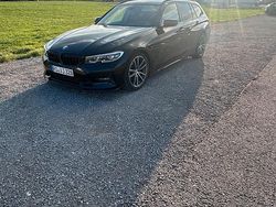 Schwarz Gebraucht 2020 BMW 320 Sport Line Kombi | 21.000 € (Fairer Preis)